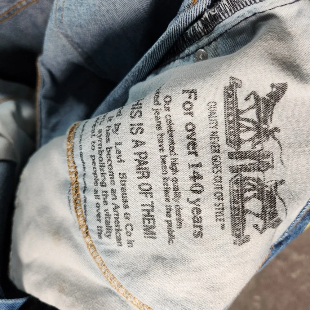 Levi's 560 Jeans‎ Men's 41X30 (Tag 42X30) Blue Light Wash Comfort Tapered